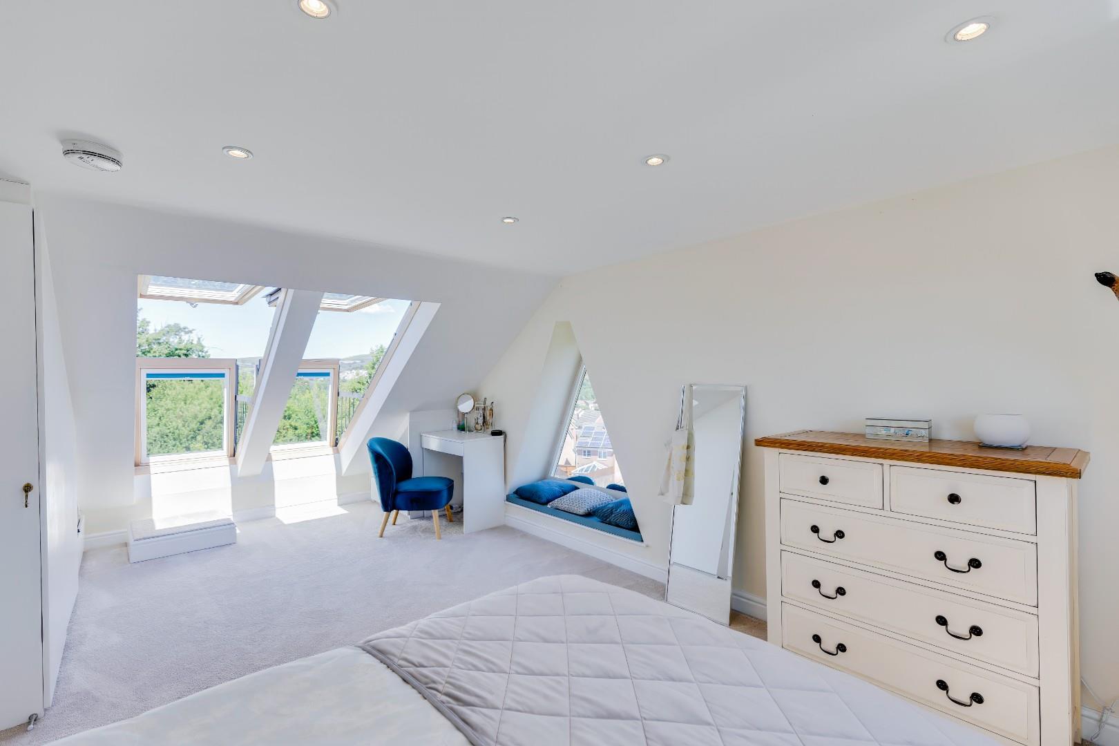 1 Lantern Close, Llanharan, Pontyclun, CF72 9ZB